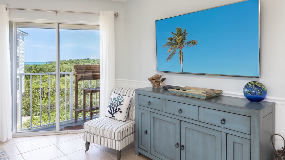 Tavernier Escape for the Ocean Enthusiast stunning remodeled suite