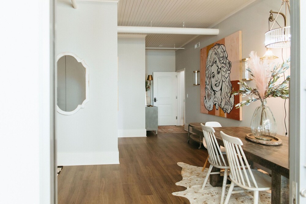 9 to 5 Suite Covington Lofts Maryville Vrbo
