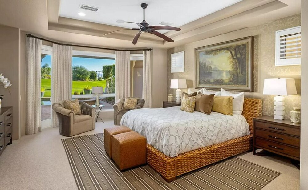 Oasis on the golf course with pools and amenities La Quinta Vrbo