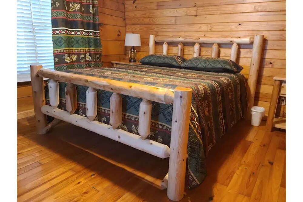 Charming rural 3 bedroom log cabin free parking Dowling Park Vrbo