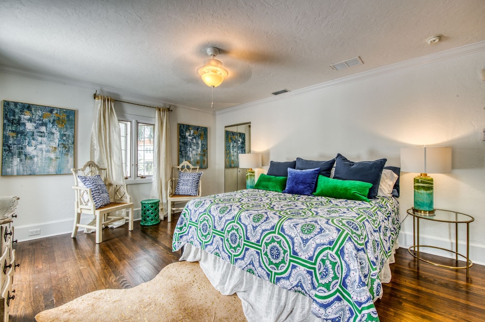 Beautiful Historic home with easy access to Saint Armands Circle