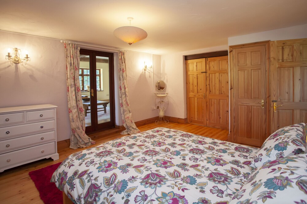 "La Villa Olli"Natural Pool & Hot Tub Bristol Vrbo