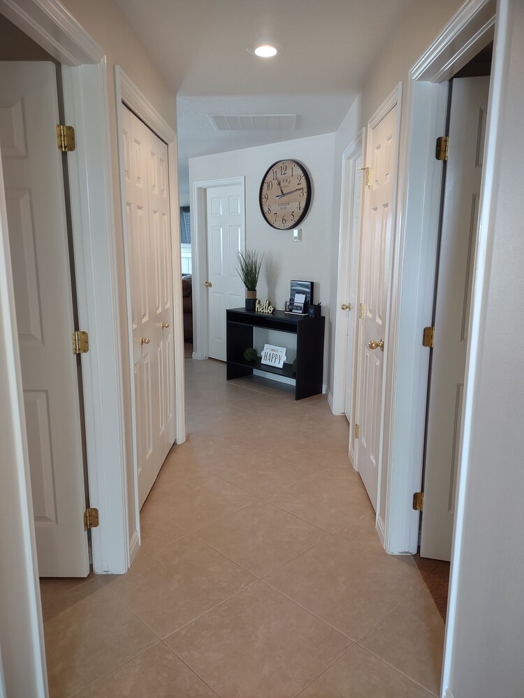 Views, Pools, and Sweet Comfort Las Palmas 3 bedroom/2 bath condo