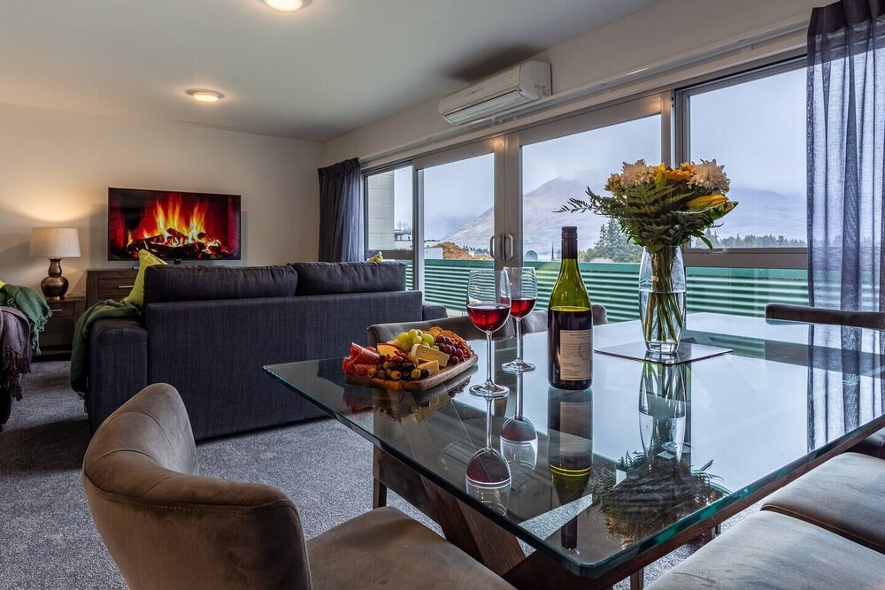 CENTRAL CITY APARTMENT FREE PARKING GREAT VIEWS Queenstown Vrbo