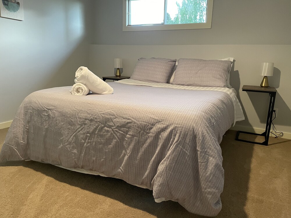 Mountain Style 4bedroom Home near Jasper NP gate Hinton Vrbo