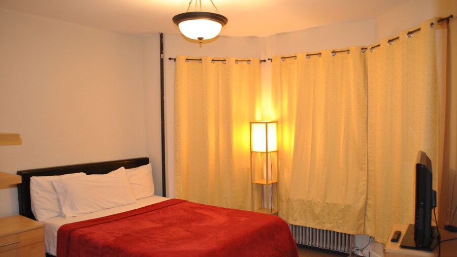 L 3 Downtown Newark Guesthouse