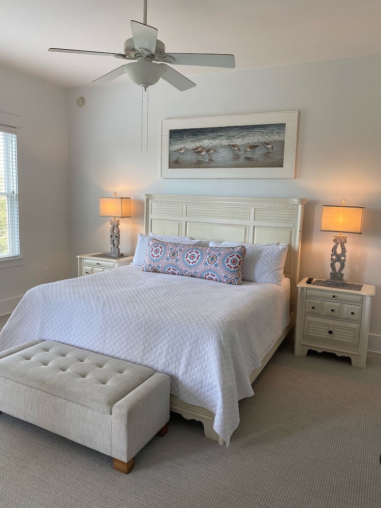 Redfish Village at Blue Mountain Beach updated condo 5 min walk to