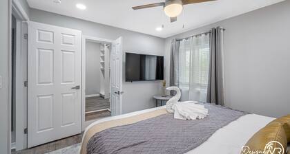 Chic 8BR with Heated Pool & Waterview