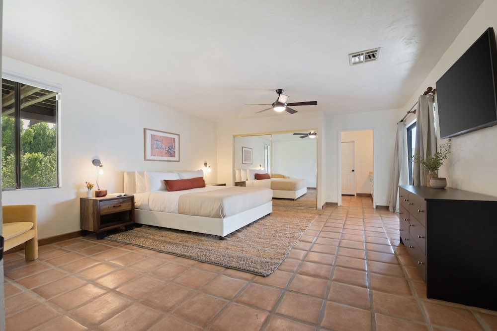 Starlight Estate by AvantStay 20 People! Architectural Mansion w/ Pool