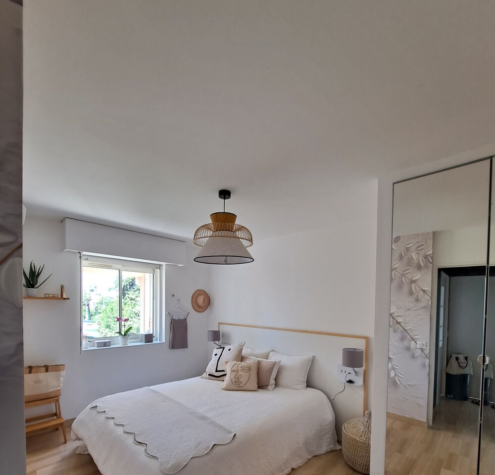 HENRI CAMILLE REAL ESTATE Beautiful one bedroom swimming pool and