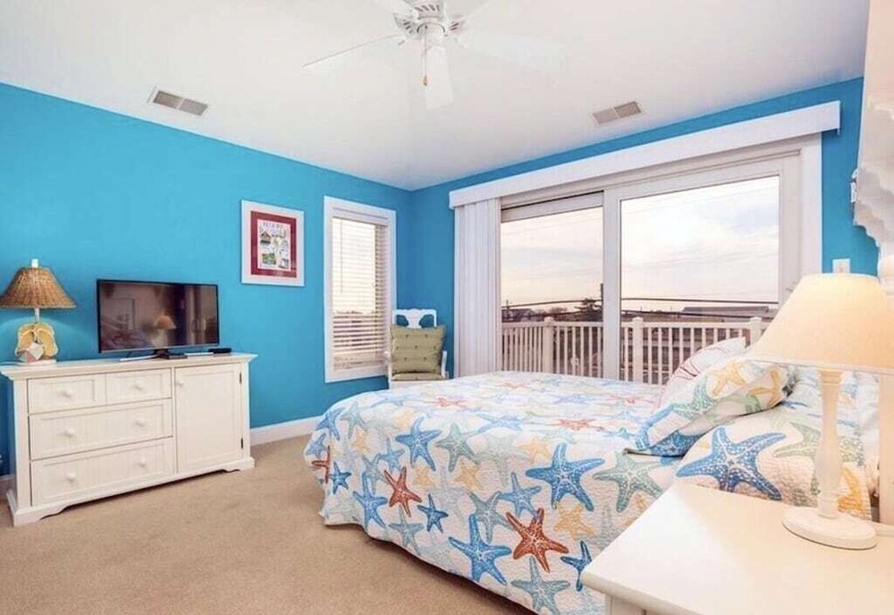 Beautiful Oceanside House in Fenwick Island DE with 12 Person Hot Tub