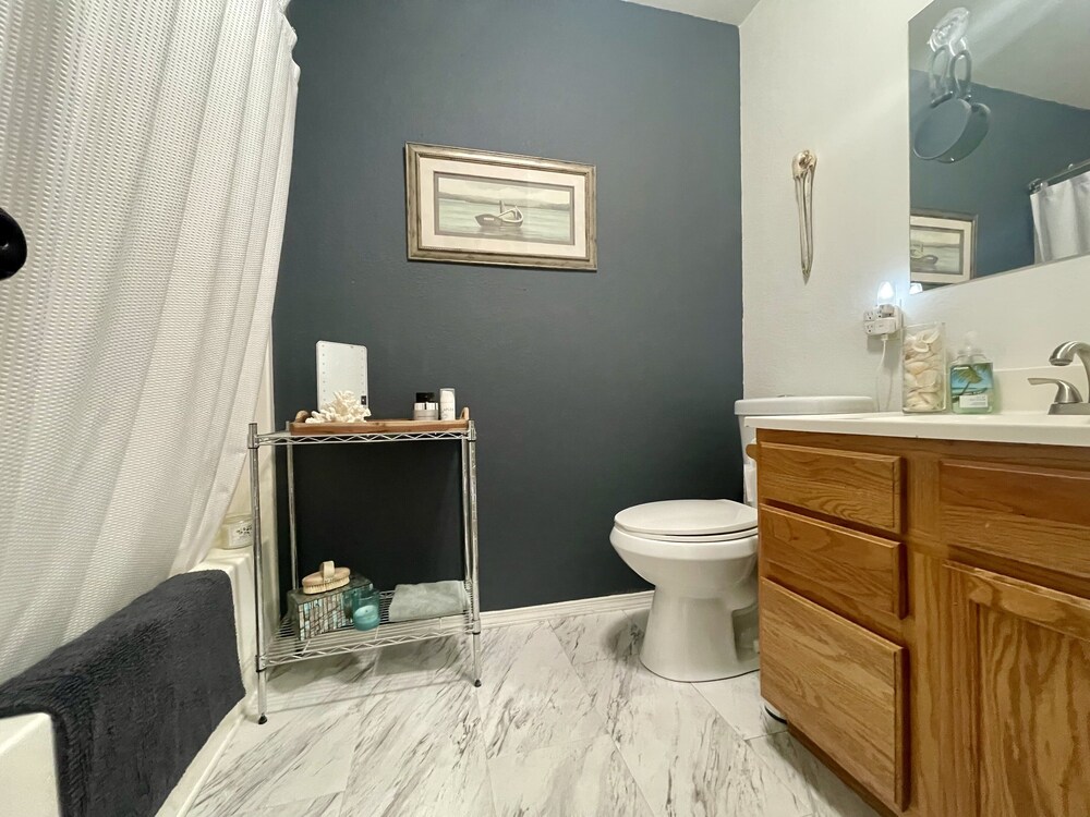 LAST MINUTE AVAIL!! Midtown Beauty Hot Tub Fenced Yard Sandpoint Vrbo