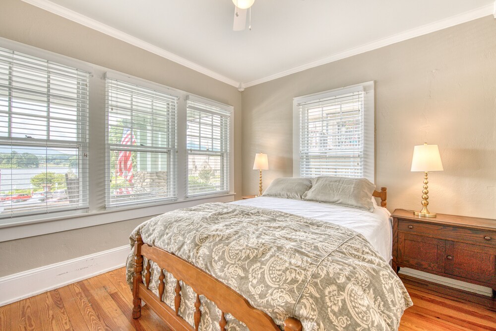 Lovely lakefront home with fireplace, pool, tennis, fast WiFi, & washer