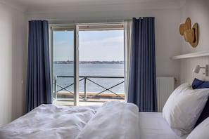 Comfort med terrasse | In-room safe, free WiFi, bed sheets