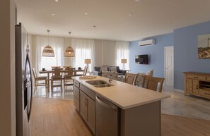 Apartment (3 Bedrooms) | Living area