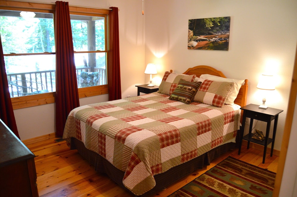 JR's Cabin in Riverbend at Lake Lure Rutherford County Vrbo