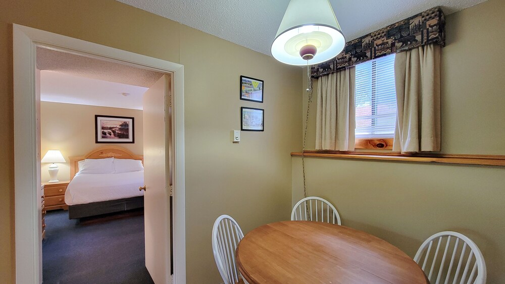 Charming 2BR Condo, Weirs Beach Weirs Beach Vrbo