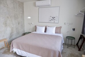 Basic Room (Opal) | Individually decorated, individually furnished, desk, laptop workspace