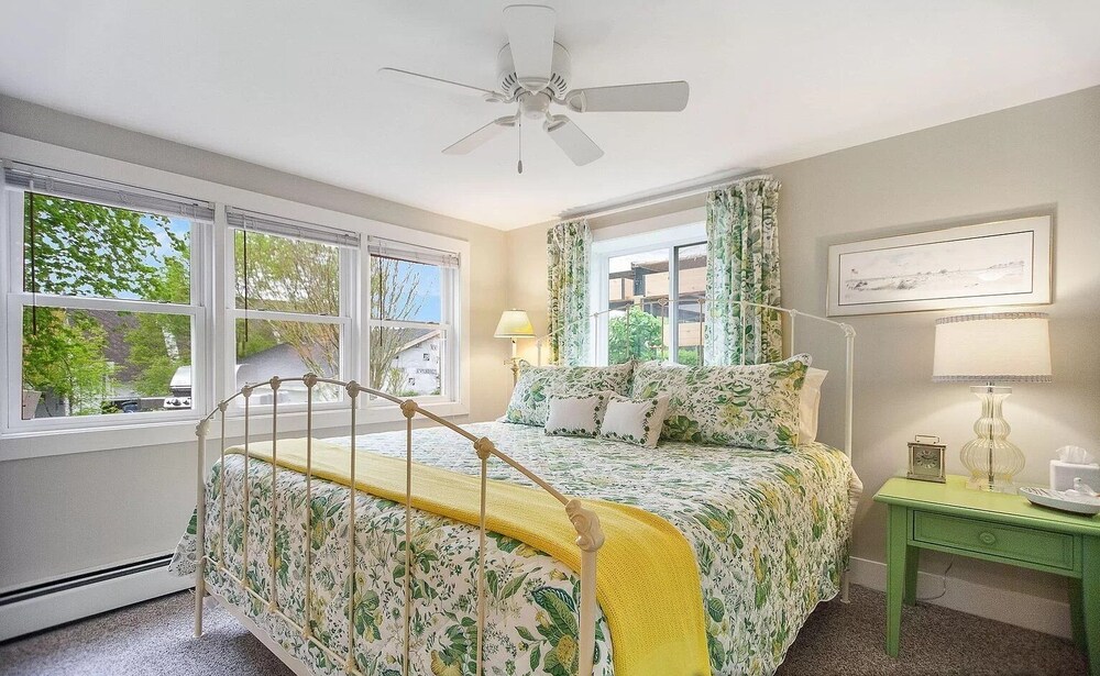 Cutest home, close to boardwalk, downtown, restaurants, and beach