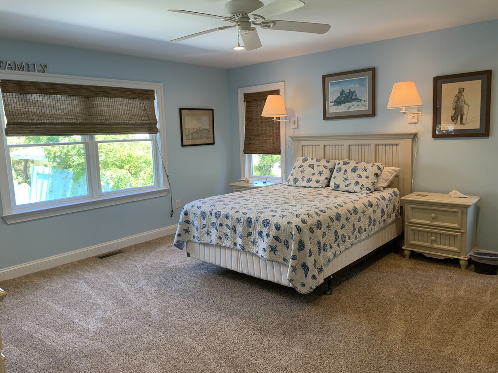 Large oceanblock beach home Short walk to beach, shops & great