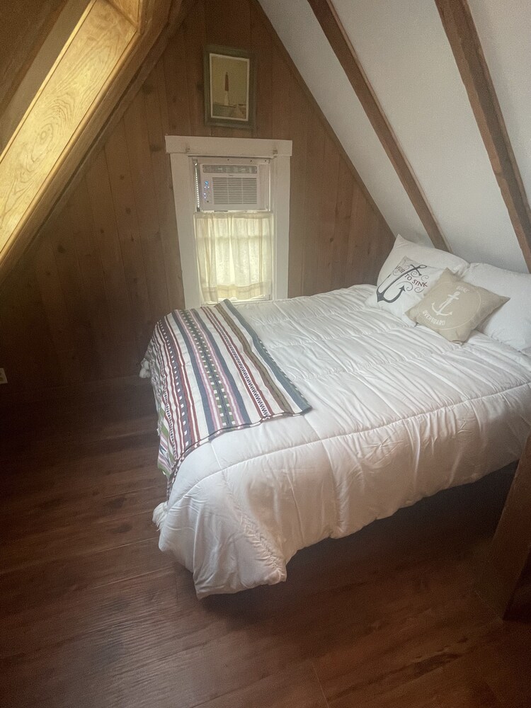 BEACH BLOCK, ONE BEDROOM, THIRD FLOOR W/ TERRACE Sea Bright Vrbo