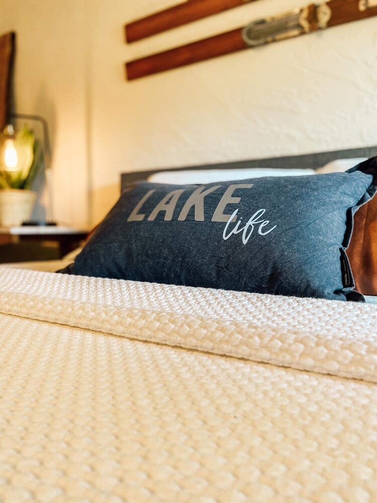 Lakefront Basement Suite with Hot Tub Shawnigan Lake Vrbo