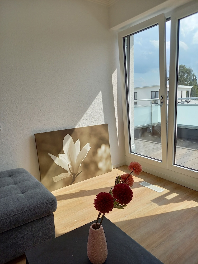 Curated visual reference: Picture Idea: Large Modern Penthouse Apartment With Roof Terrace Uetersen
