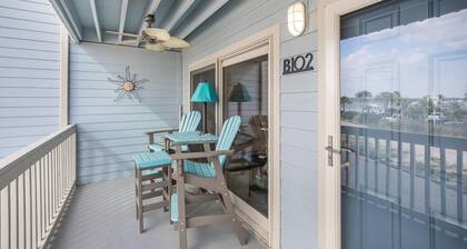 Coastal Beach Condo in Gulf Shores Right Across From Beach With Outdoor Pool