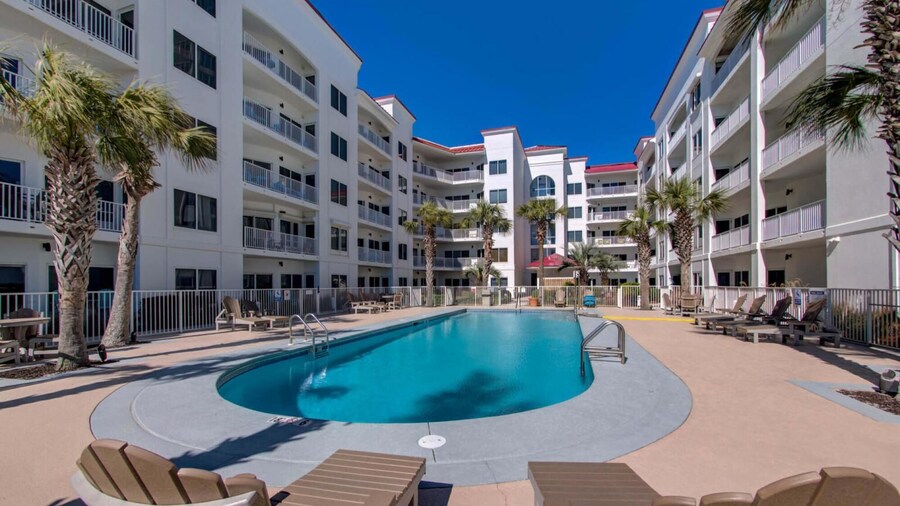 Stunning Ground Floor Condo Walking Distance to the Pool Complex