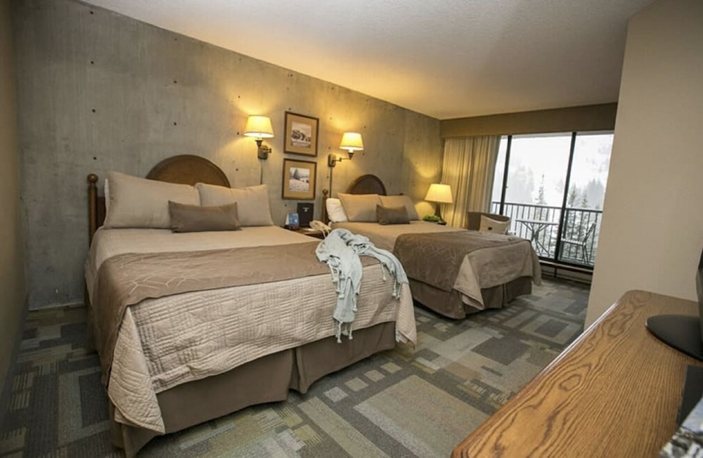 Iron Blosam Suite! Available Only 1/31 2/3 2024. Steps to Mountain