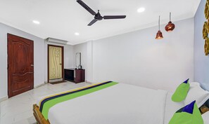 Deluxe Double Room | Desk, iron/ironing board