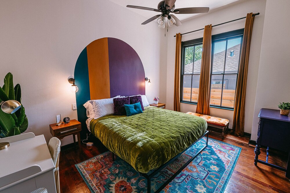 Spacious Historical 4BR Home 3 Minutes from Downtown Houston Vrbo