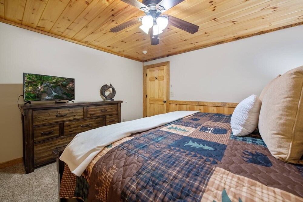 Photo inspiration: Picture Idea: Luxury Mountain View Cabin With Jacuzzi Foxfire Estates