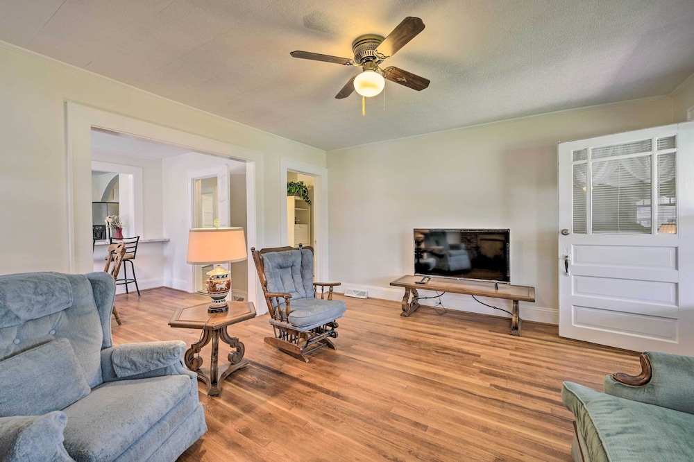 WinstonSalem Retreat w/ Yard 6 Mi to Dtwn! WinstonSalem Vrbo