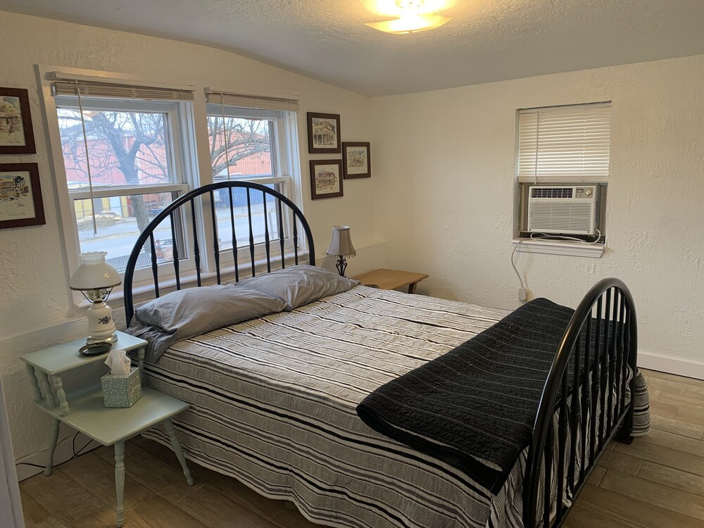 Cheerful 2 bedroom cabin in beautiful Medicine Park! Medicine Park Vrbo