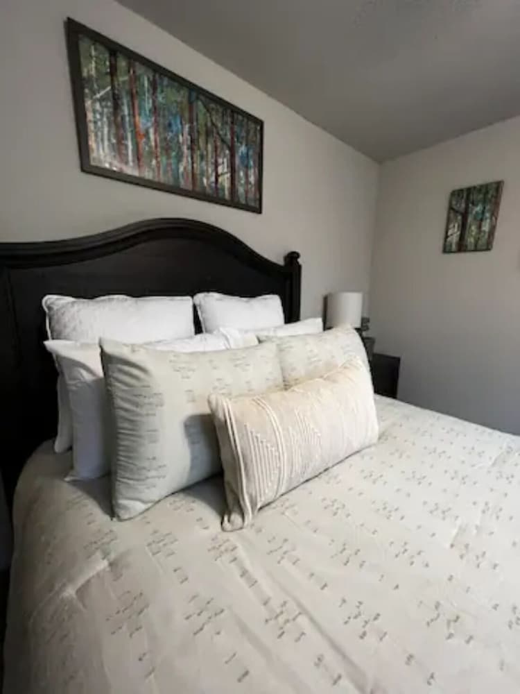 Charming Bungalow 5 miles to Augusta National Augusta Vrbo