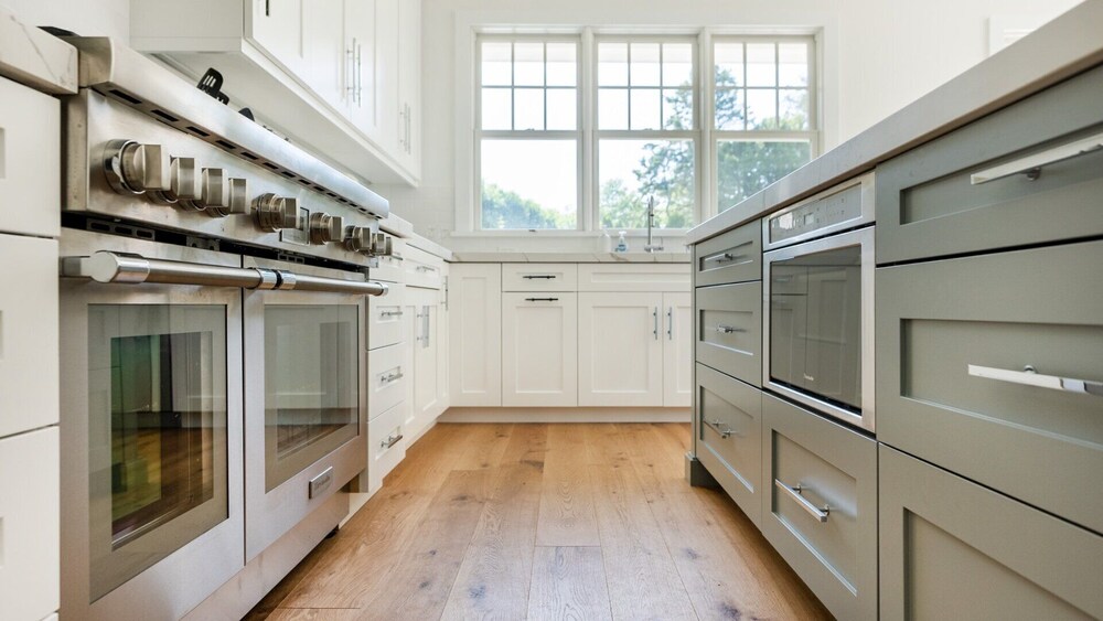 Contemporary Residence on .43 Acres, Spacious Indoor and Outdoor Living