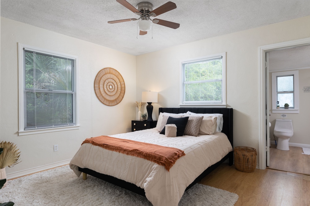 Cozy & modern 3 bedroom home in East Hill Pensacola Pensacola Vrbo