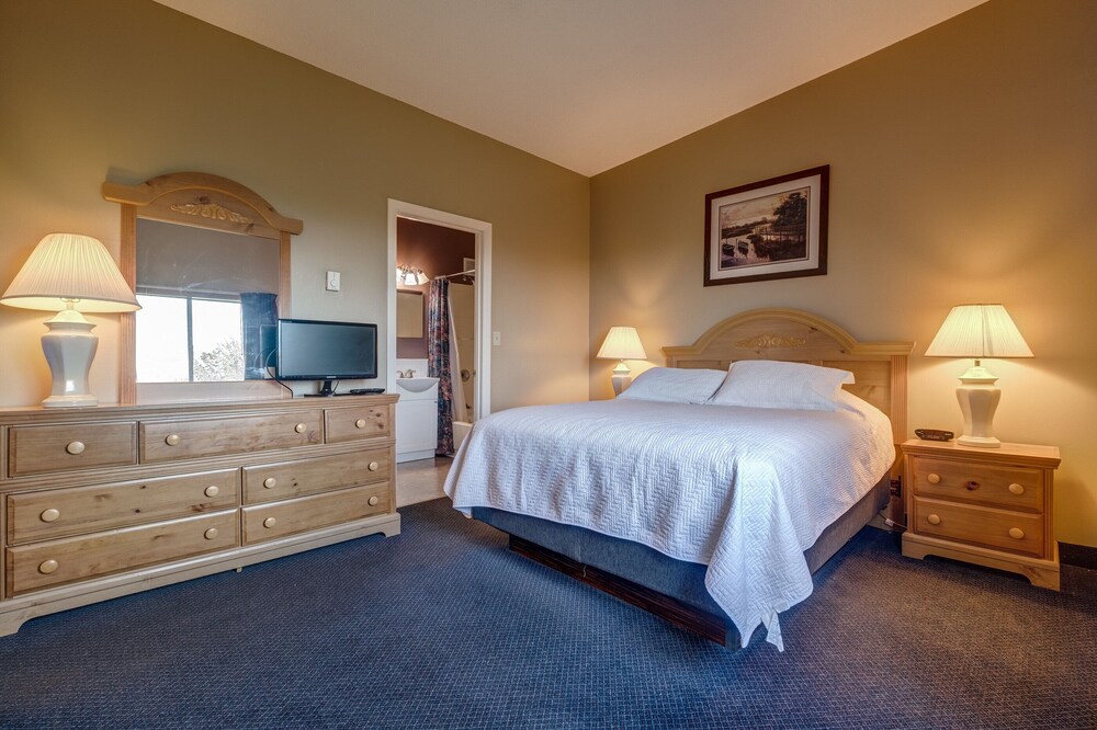 Laconia NH Gem 3BR Condo, Deck, 10min to Beach Weirs Beach Vrbo
