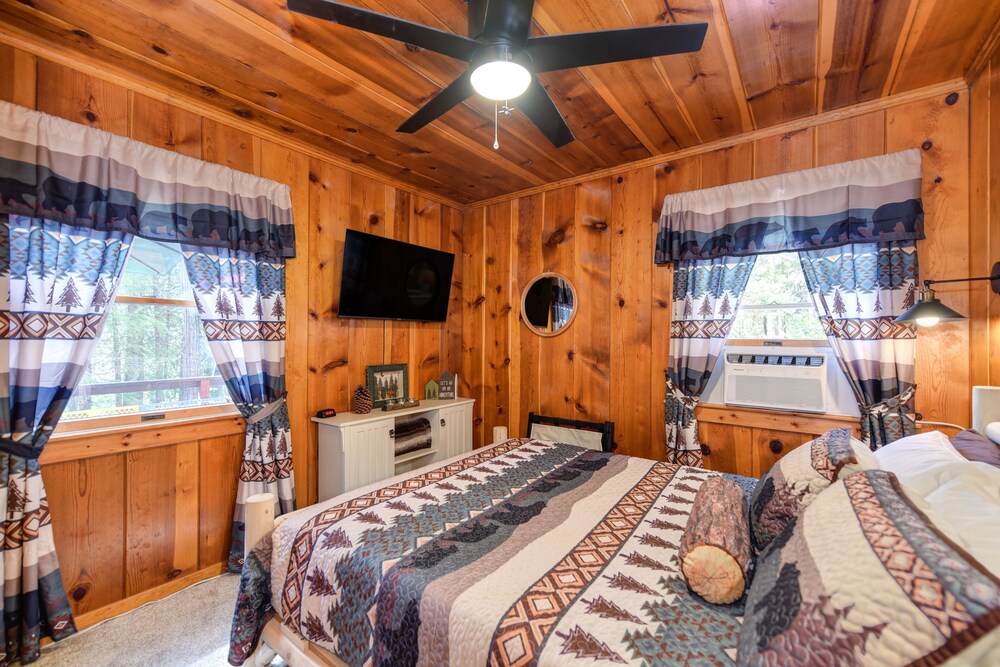 Authentic Cabin! Twain Harte Area. Family, Dog Friendly! Air