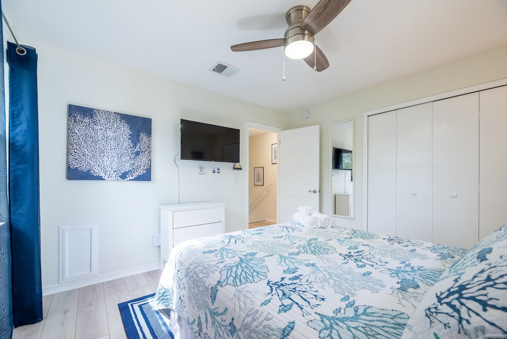 Jax Vacations 1/2 Mile to Beach, 2 bedroom, pet friendly, close to Mayo