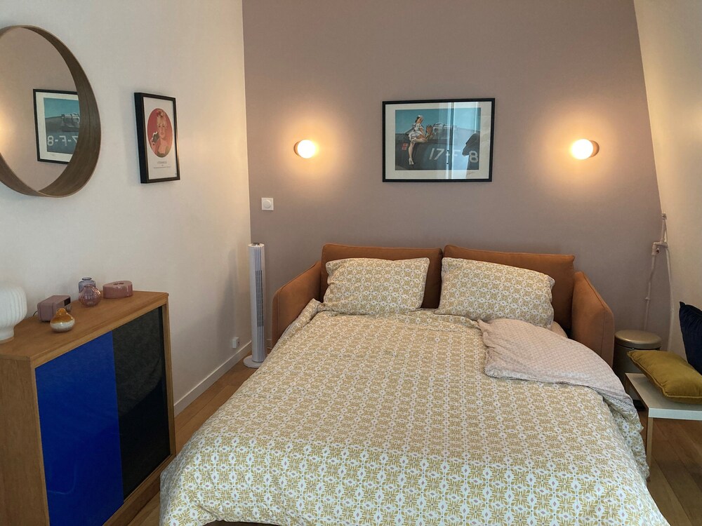 Renovated studio Paris 17th Batignolles / Rue des Dames, near