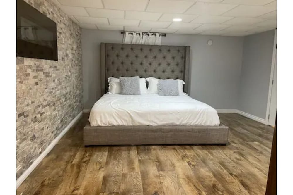 Beautiful KING BED 1 bedroom rental unit Wyandanch Vrbo