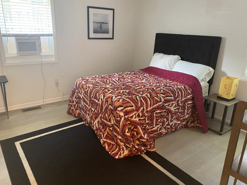 3 bedroom carriage house 10 minute walk to downtown Saratoga Springs