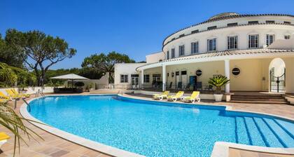 Beautiful 2-bed Apartment, Golf Pool,beach