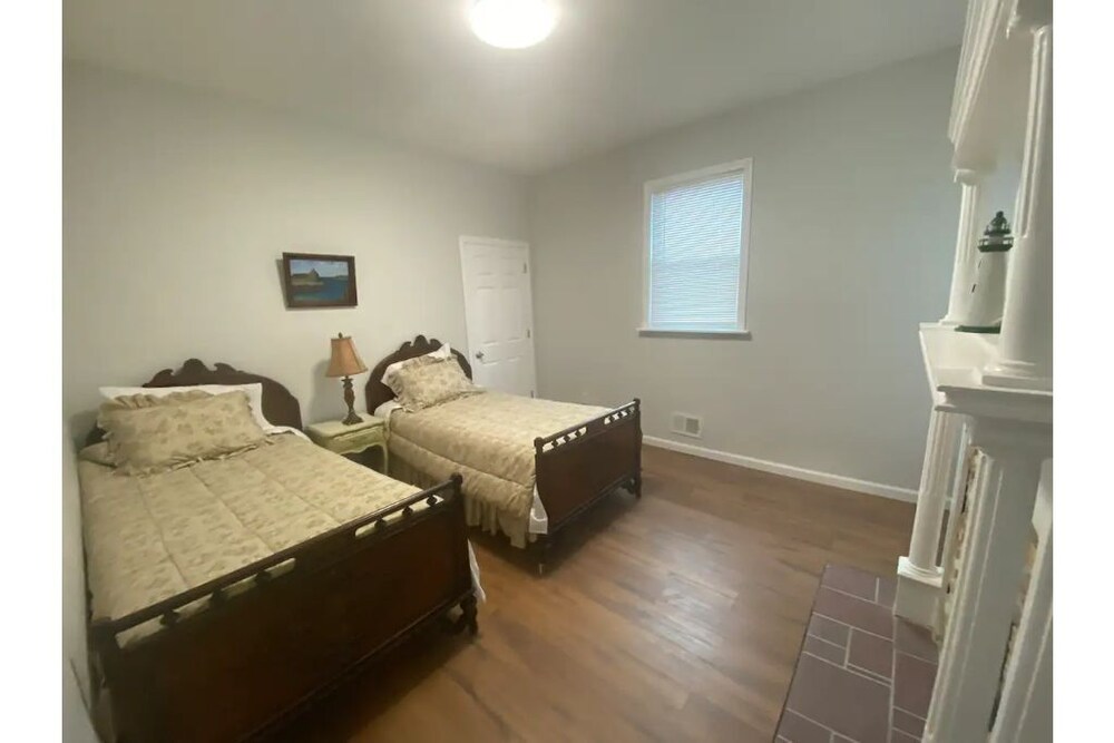 Spacious 3bd 2bth Apt 2 blocks to beach! Large Yard Long Branch Vrbo