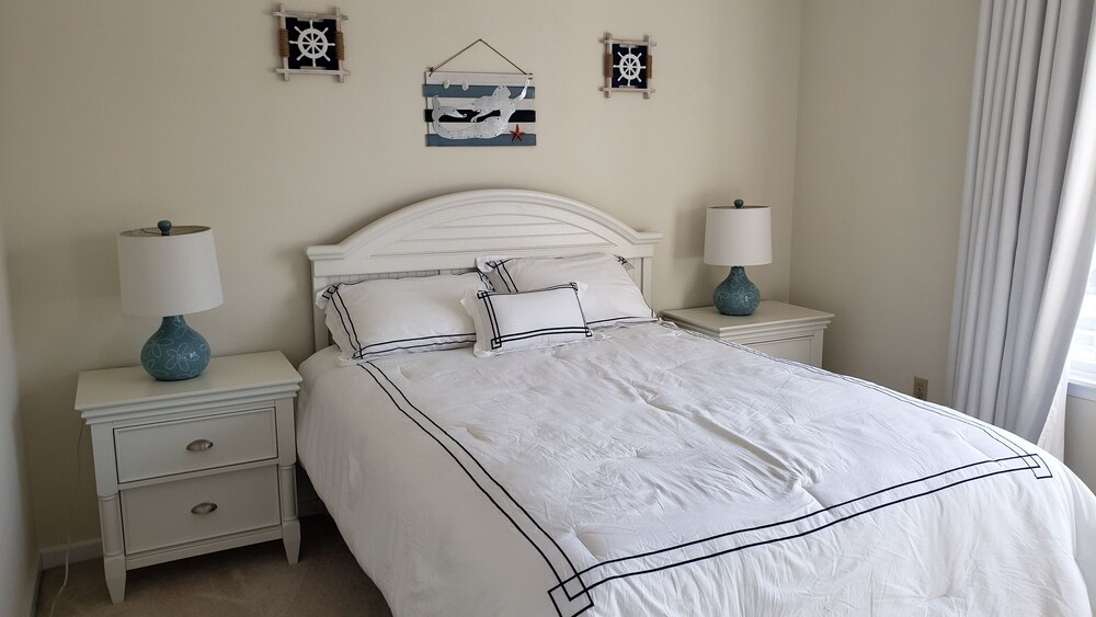 Large Family Beach Home in Heart of Cape May Pet Friendly! Cape May