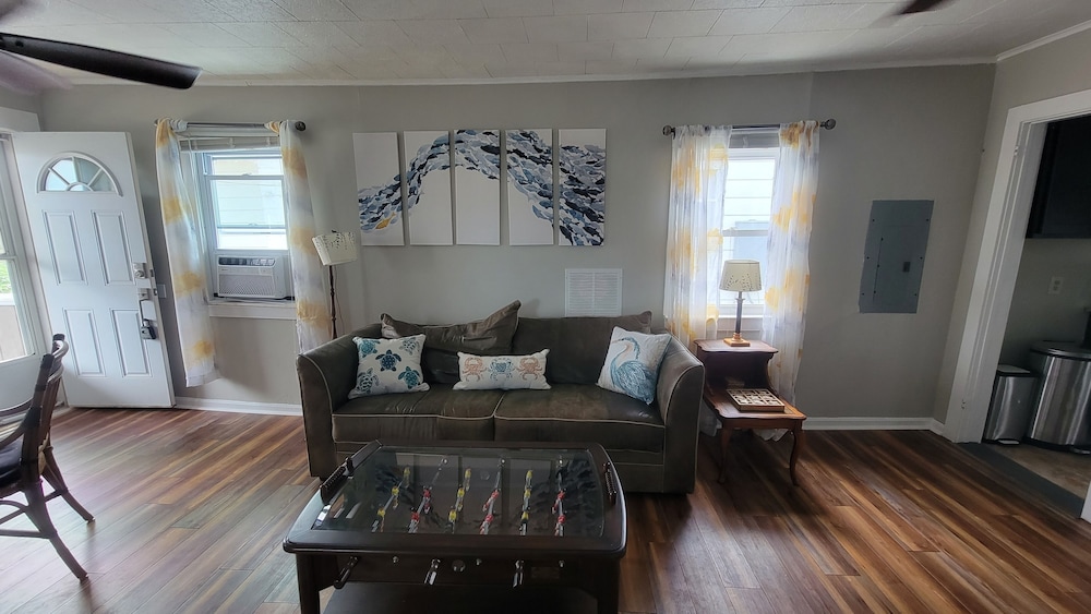 Newly Remodeled Broadkill Beach Cottage 150ft to water & pet friendly