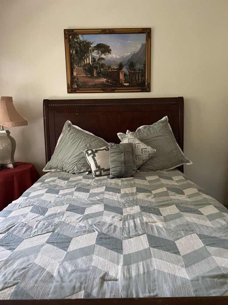 Espectacular view to the city of Scranton from your bedroom window