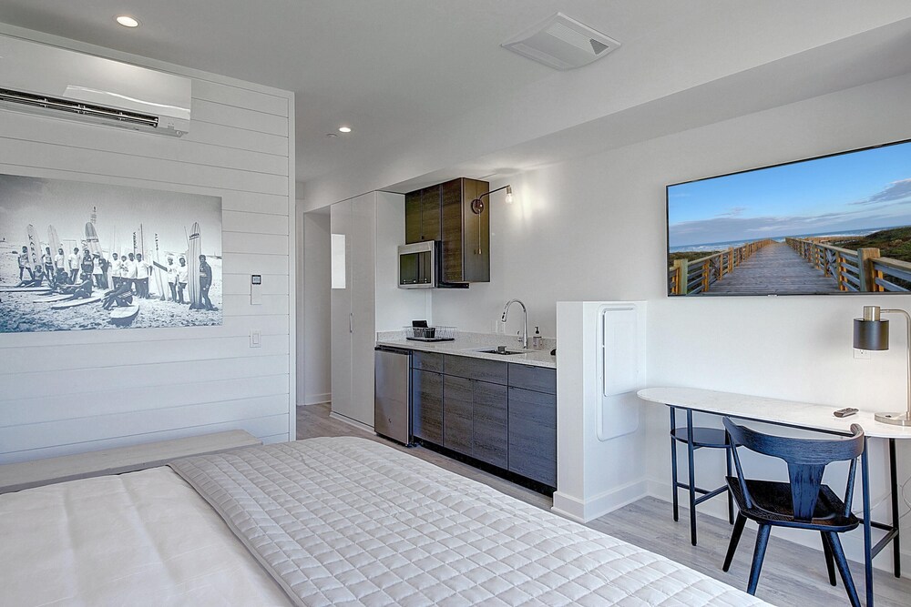 Curated visual reference: Picture Idea: Cozy Studio W Kitchenette Private Walkable Beach Access On Site